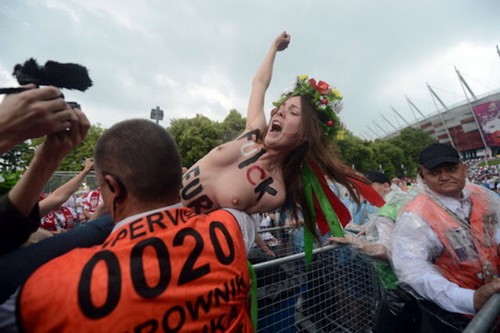Евро 2012 – фото фанатов (55 фото + видео скандальных FEMEN)
