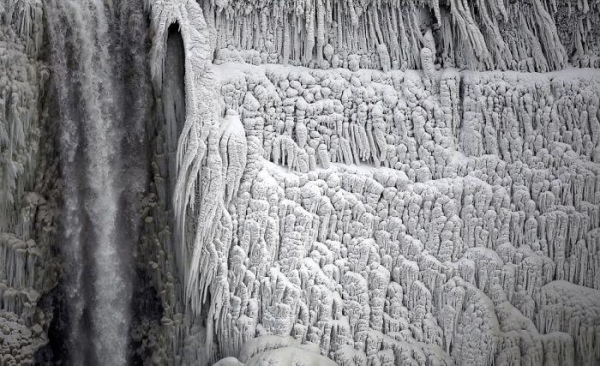 Замерзший Ниагарский водопад (5 фото)
