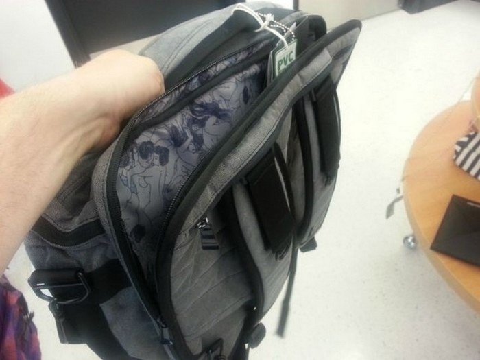С виду обычная школьная сумка, но с изюминкой
