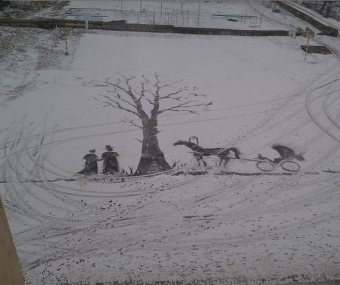 Талантливые рисунки на снегу (2 фото)
