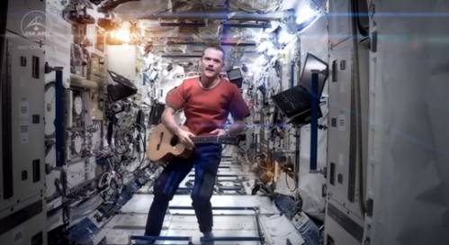 Видеоклип командира экипажа МКС бьет рекорды просмотров
