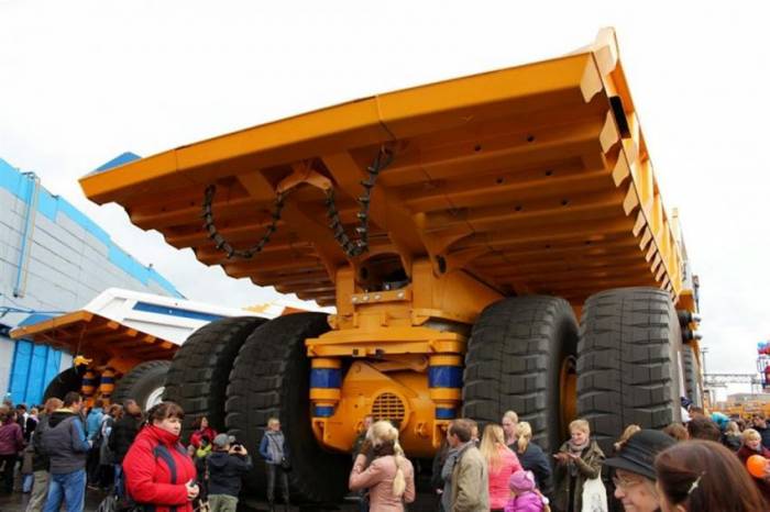 Самый большой в мире автомобиль грузоподъёмностью 450 тонн
