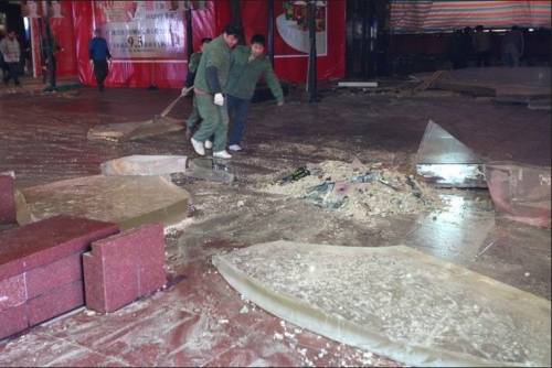 В китайском торговом центре лопнул гигантский аквариум (фото + видео)
