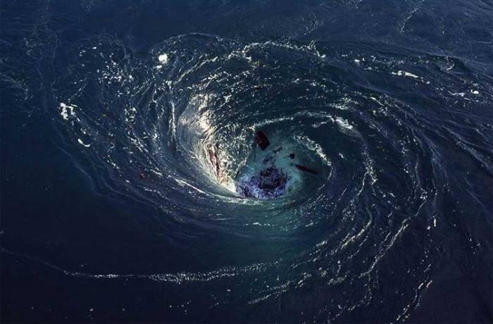В Атлантическом океане обнаружены таинственные черные дыры
