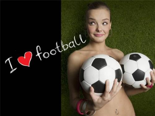 Жёны и девушки известных футболистов (28 фото)
