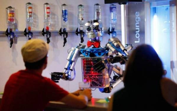 Новые технологии уже в действии - Робот-бармен из Германии
