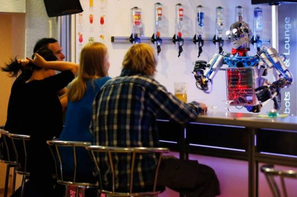 Новые технологии уже в действии - Робот-бармен из Германии
