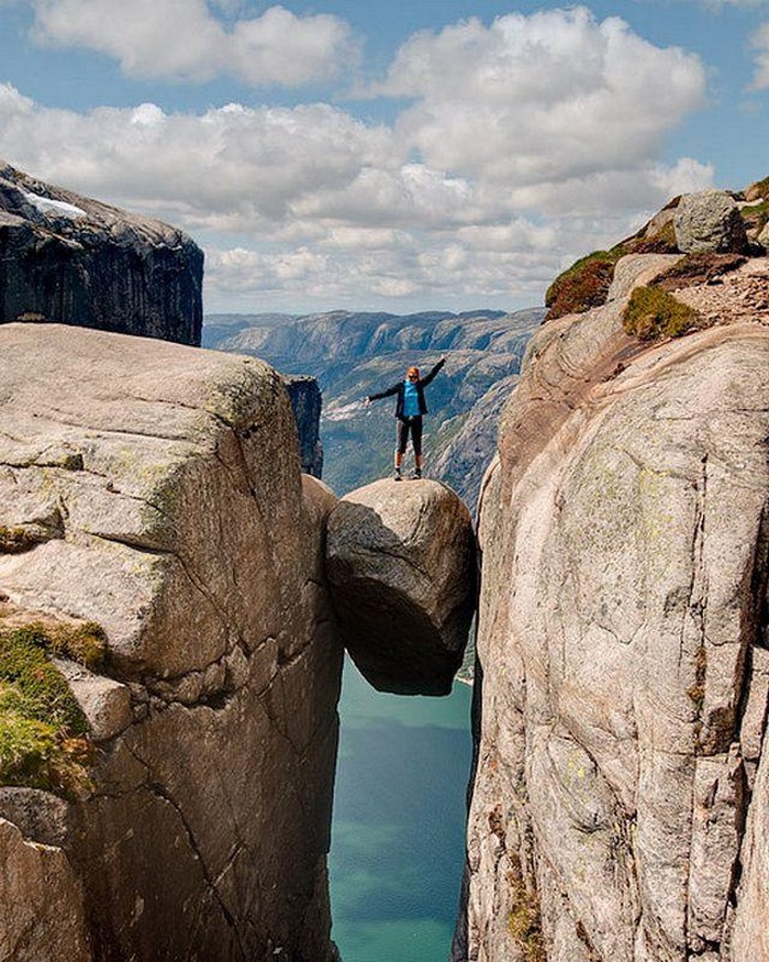Необычный камень в Норвегии
