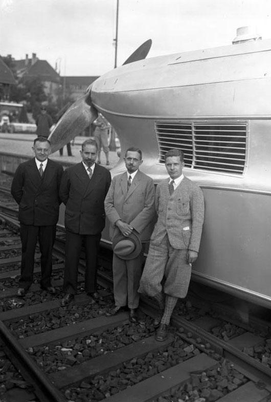 Поезд на скорости 224 км/ч в 1931-м году
