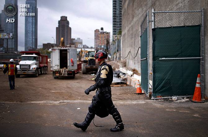 Нашествие монстров и супергероев в Нью-Йорке (40 фото)
