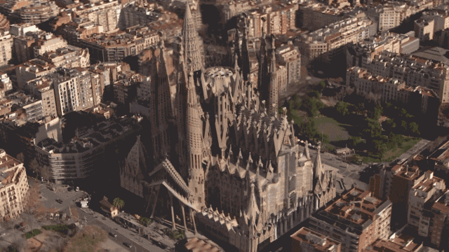 Удивительное видео завершающей стадии строительства Храма Святого Семейства в Барселоне
