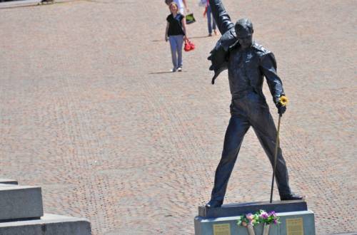Статуя великому Фредди Меркьюри в Швейцарии ( фото + видео )
