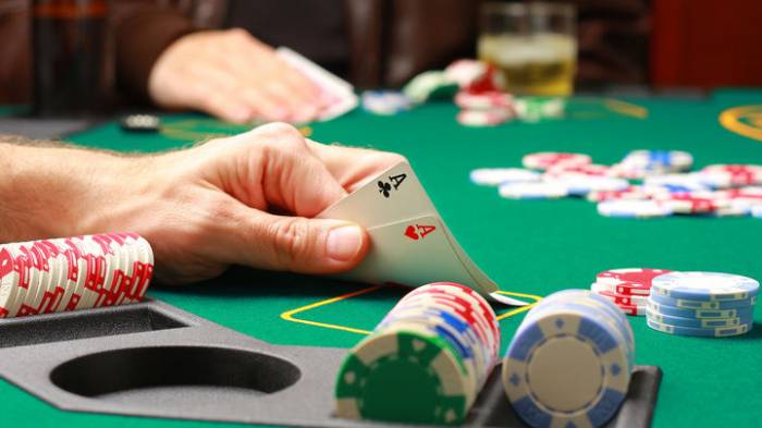Как получать деньги, играя в покер бесплатно
