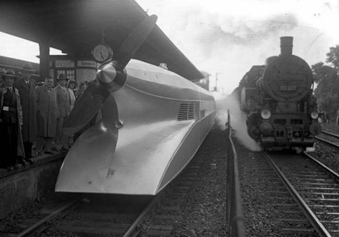 Поезд на скорости 224 км/ч в 1931-м году
