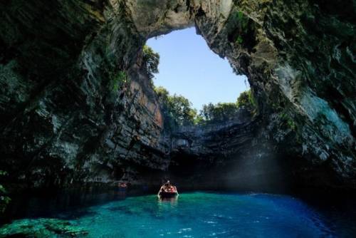Райское пещерное озеро Мелиссани

