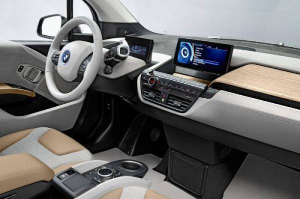 BMW представила первый серийный электромобиль i3 (30 фото)
