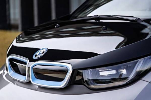 BMW представила первый серийный электромобиль i3 (30 фото)
