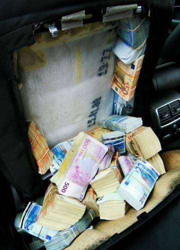 Неудачная контрабанда » почти два миллиона евро в автомобильных сиденьях
