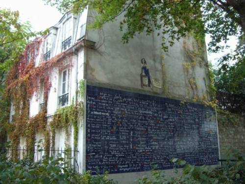 Стена любви в Париже
