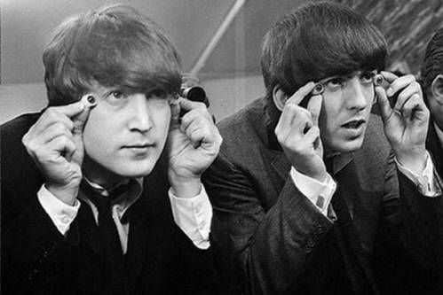Гитару The Beatles продали за 408 тысяч долларов
