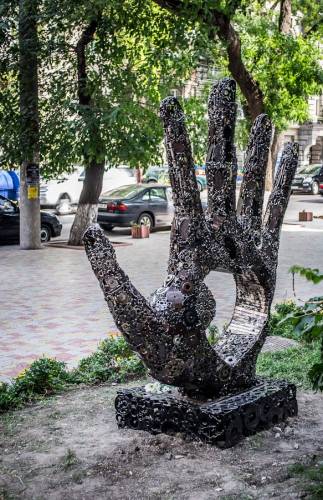 Памятник Стиву Джобсу в Одессе ( 9 фото )
